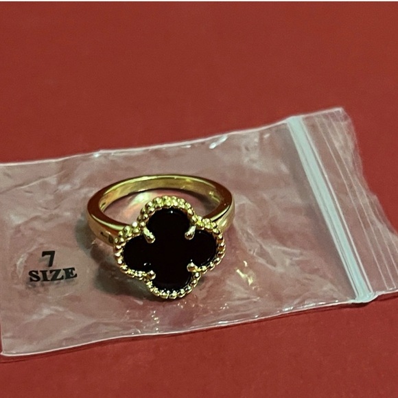 Elegant Clover Rings - Picture 3 of 6